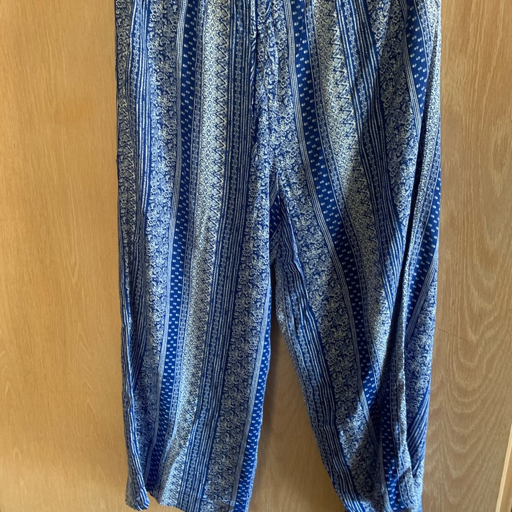 White and blue cotton pants